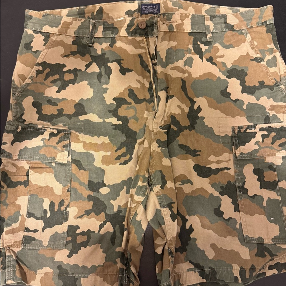 Levi's Green and Tan Cargo Shorts